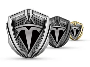 Tesla Metal Emblema Insignia Exclusivo Trazo Deriva Vista